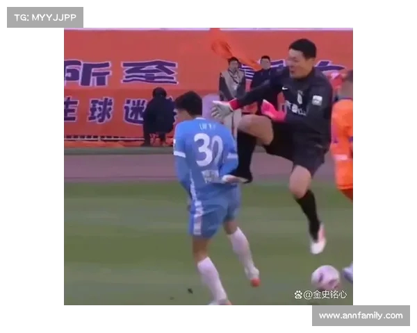 红牌争议引发热议 裁判判罚标准与球员行为引发广泛讨论